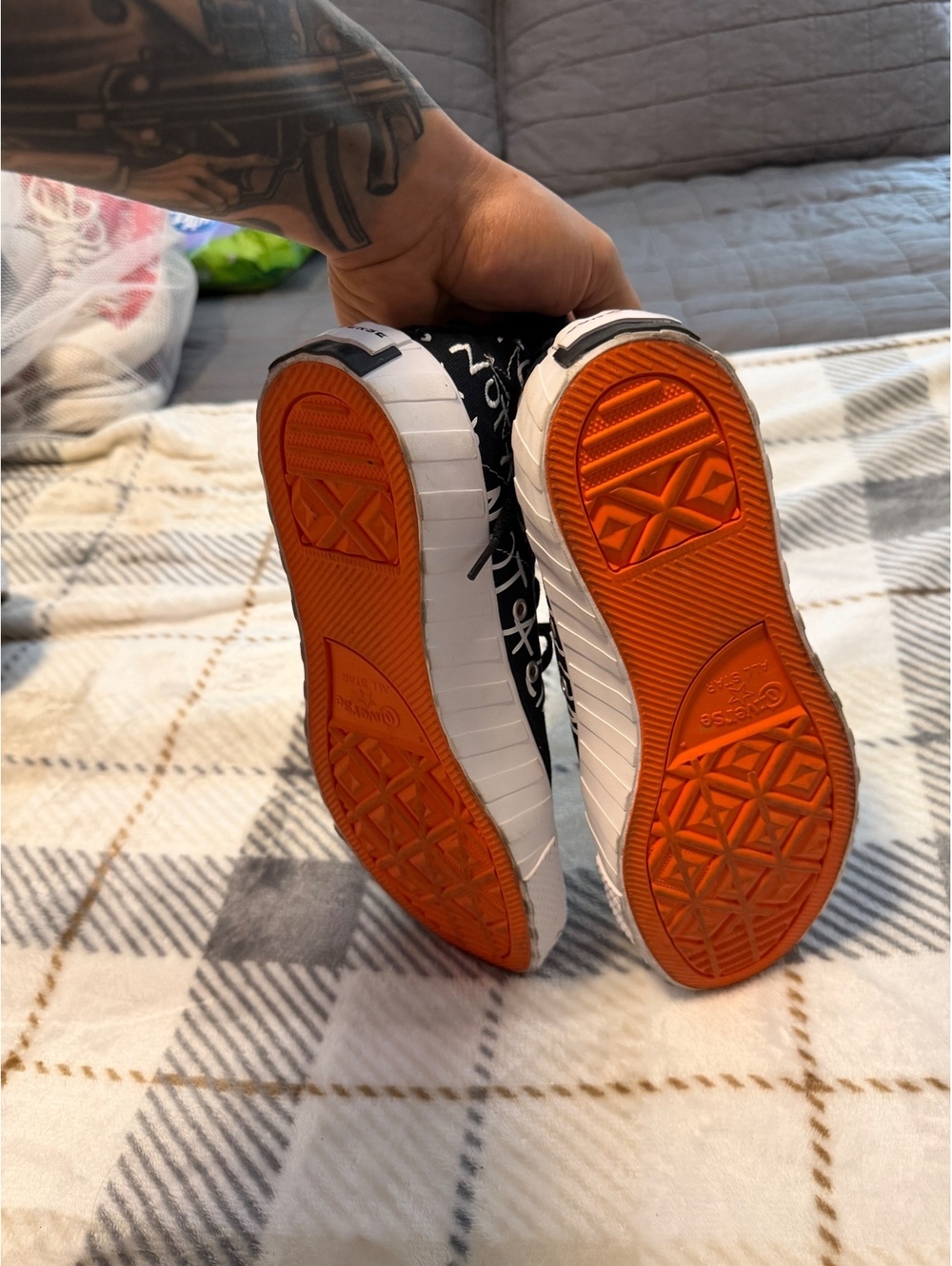 Converse - Picture 2 of 2